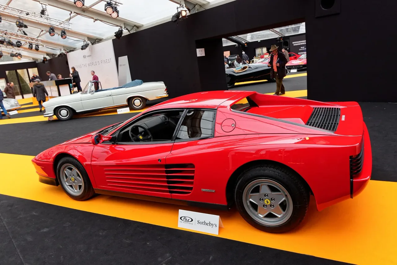 Ferrari Testarossa, side