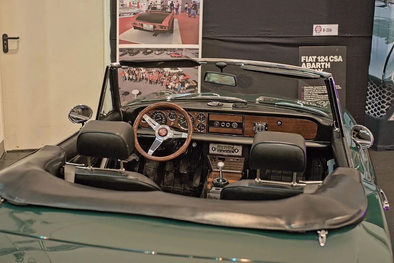 Fiat 124 Spider Abarth, interior