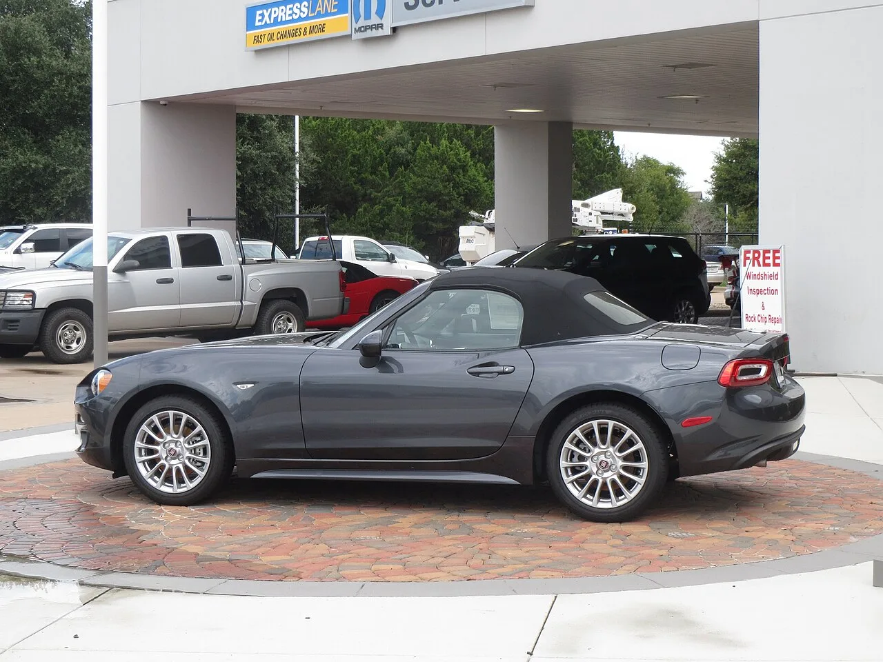 Fiat 124 Spider Abarth, side