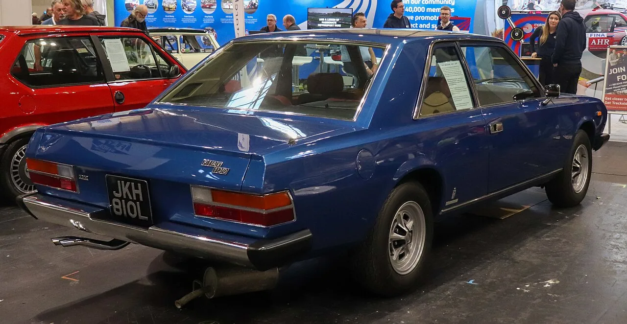 Fiat 130, rear