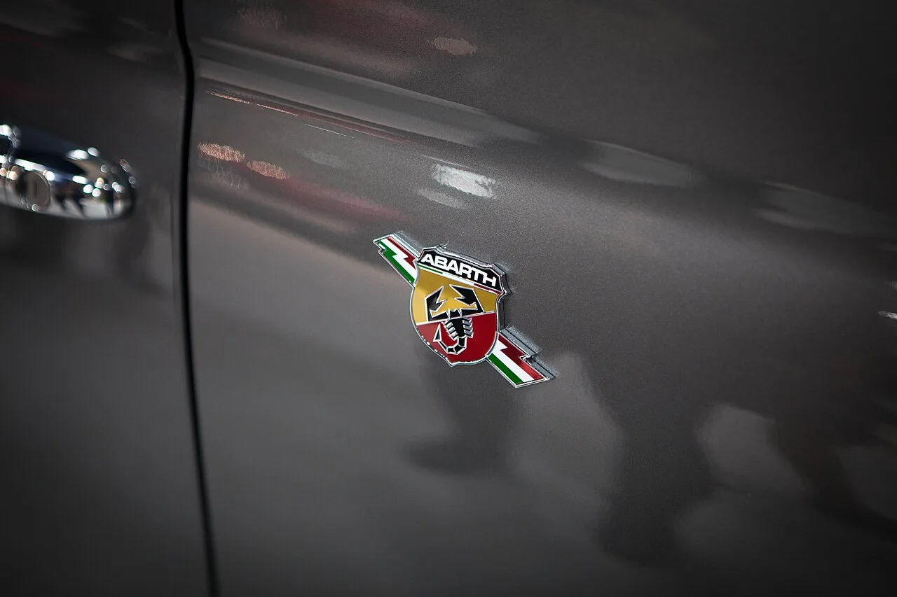 Fiat 500 Abarth, side
