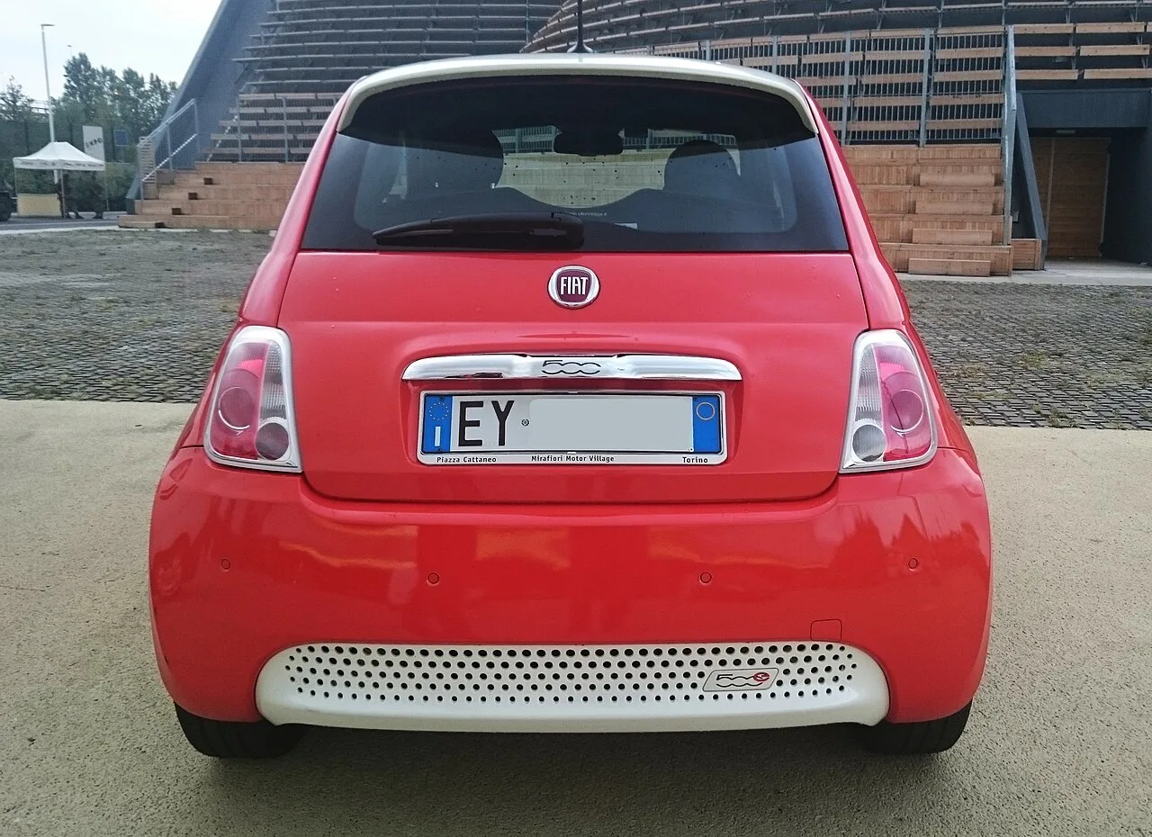 Fiat 500e, rear