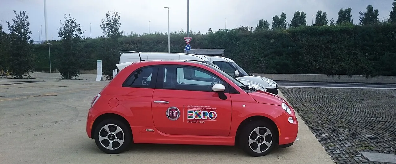 Fiat 500e, side