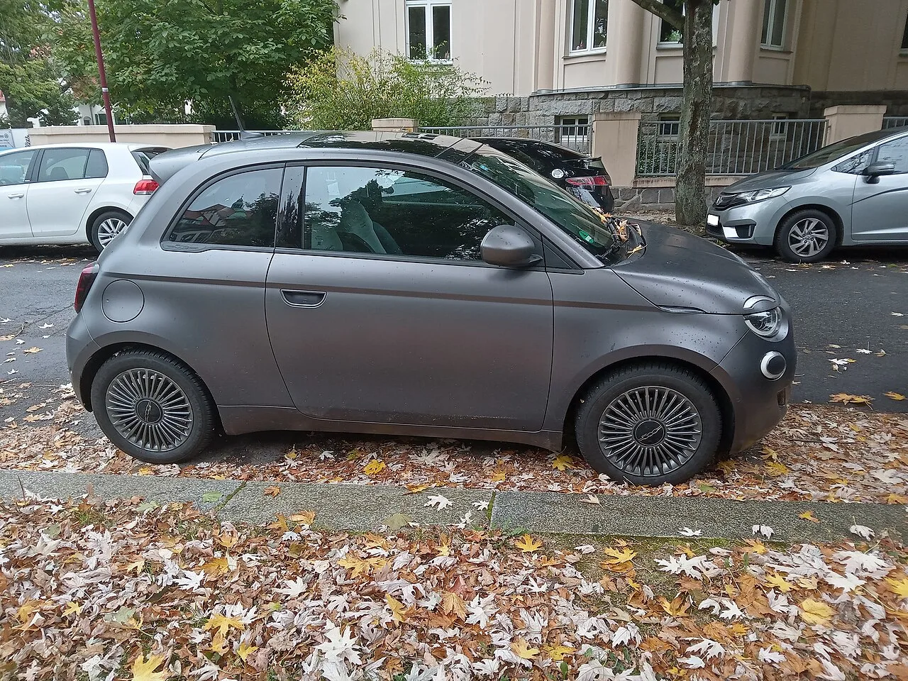 Fiat 500e, side