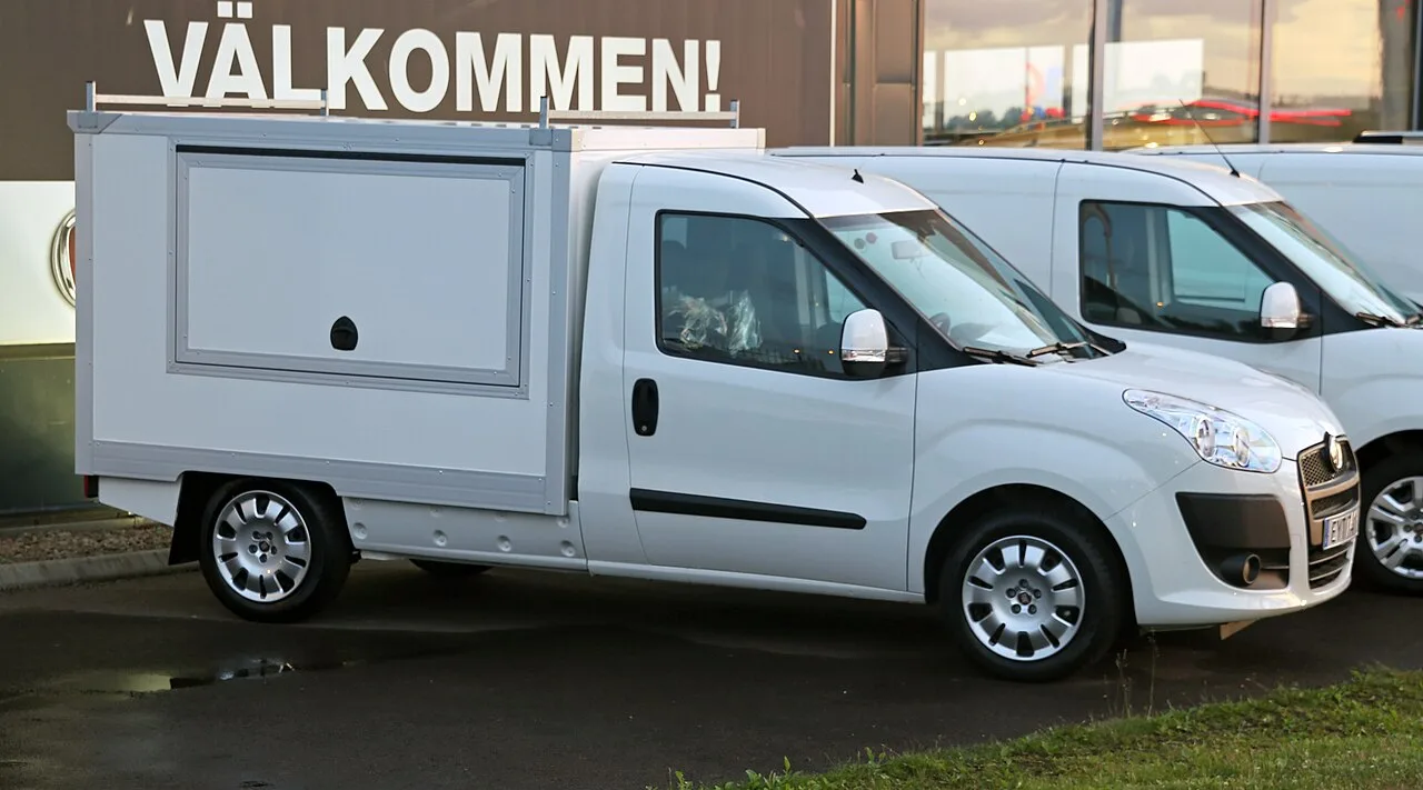 Fiat Doblò, side