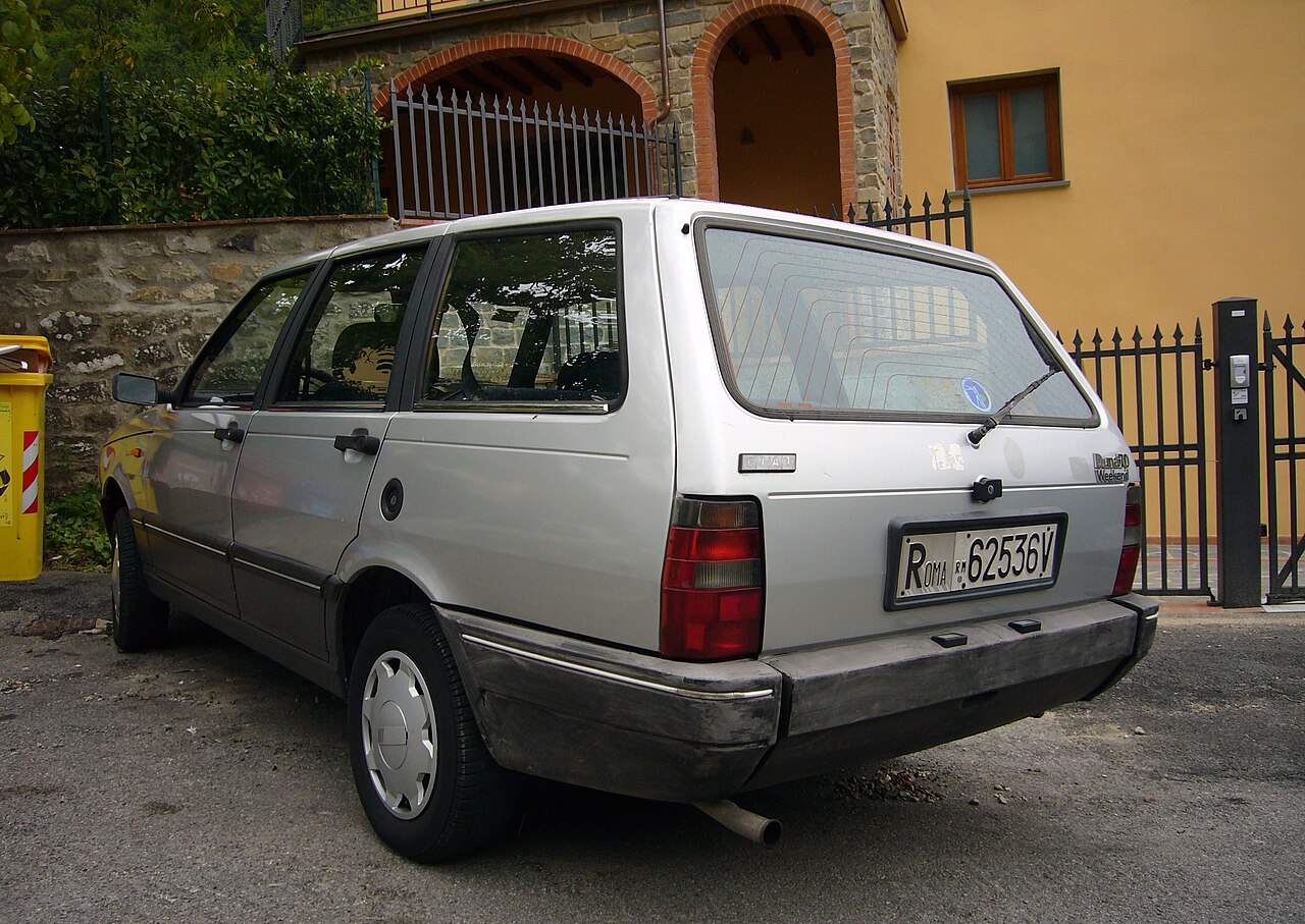 Fiat Duna, rear
