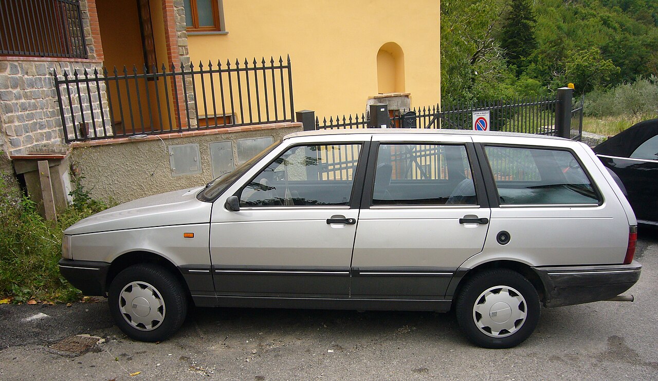 Fiat Duna, side