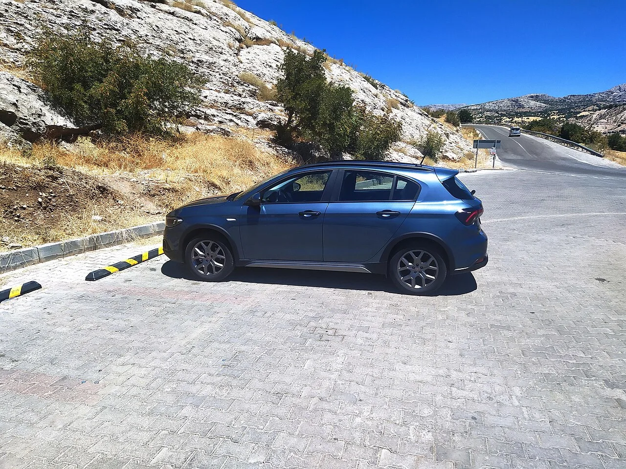 Fiat Tipo, side