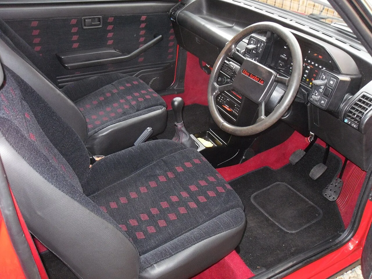 Fiat Uno Mille, interior