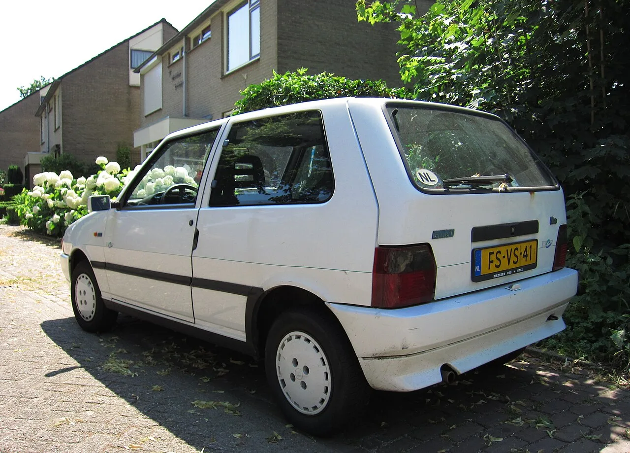 Fiat Uno Mille, rear