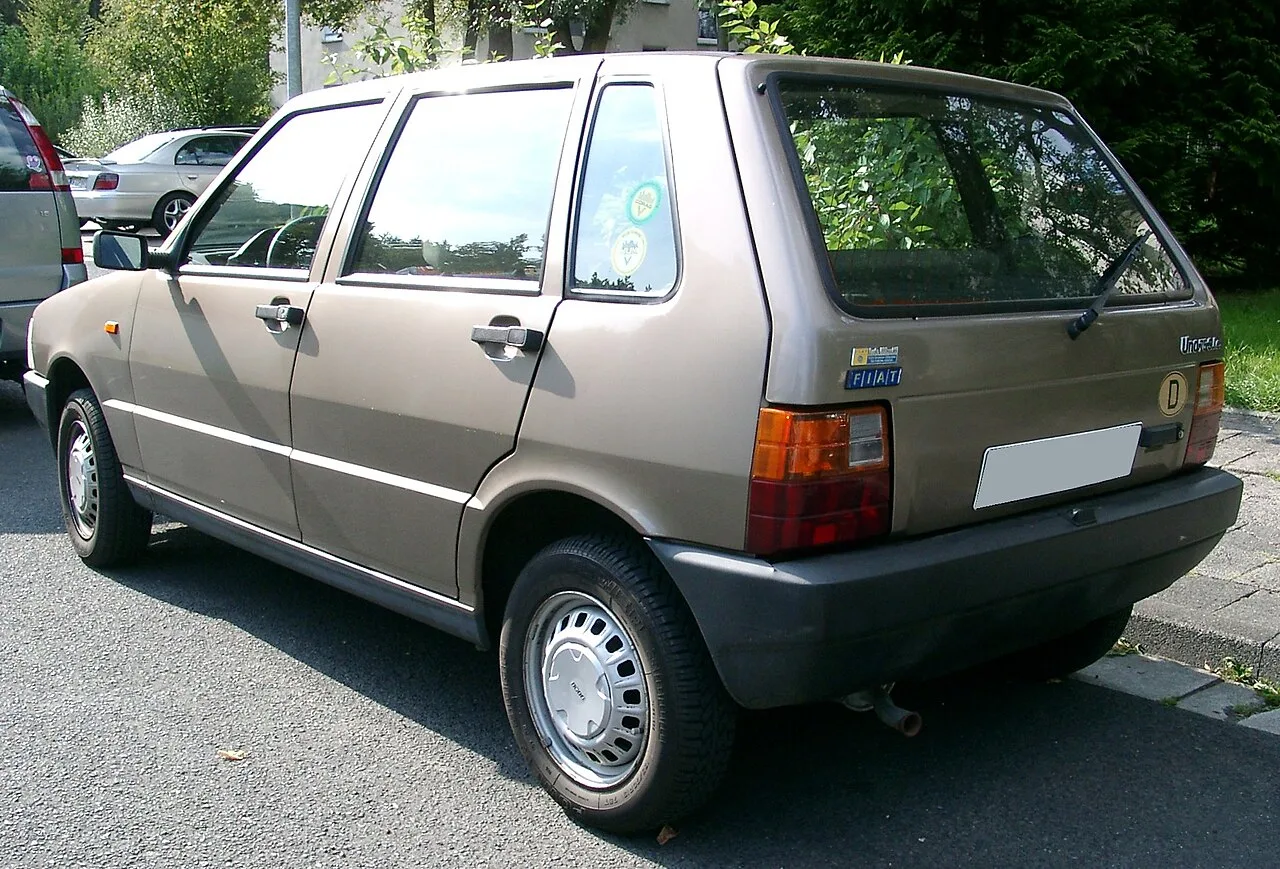 Fiat Uno Type 327, rear