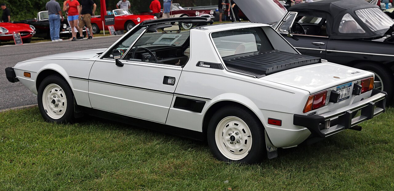 Fiat X1/9, rear