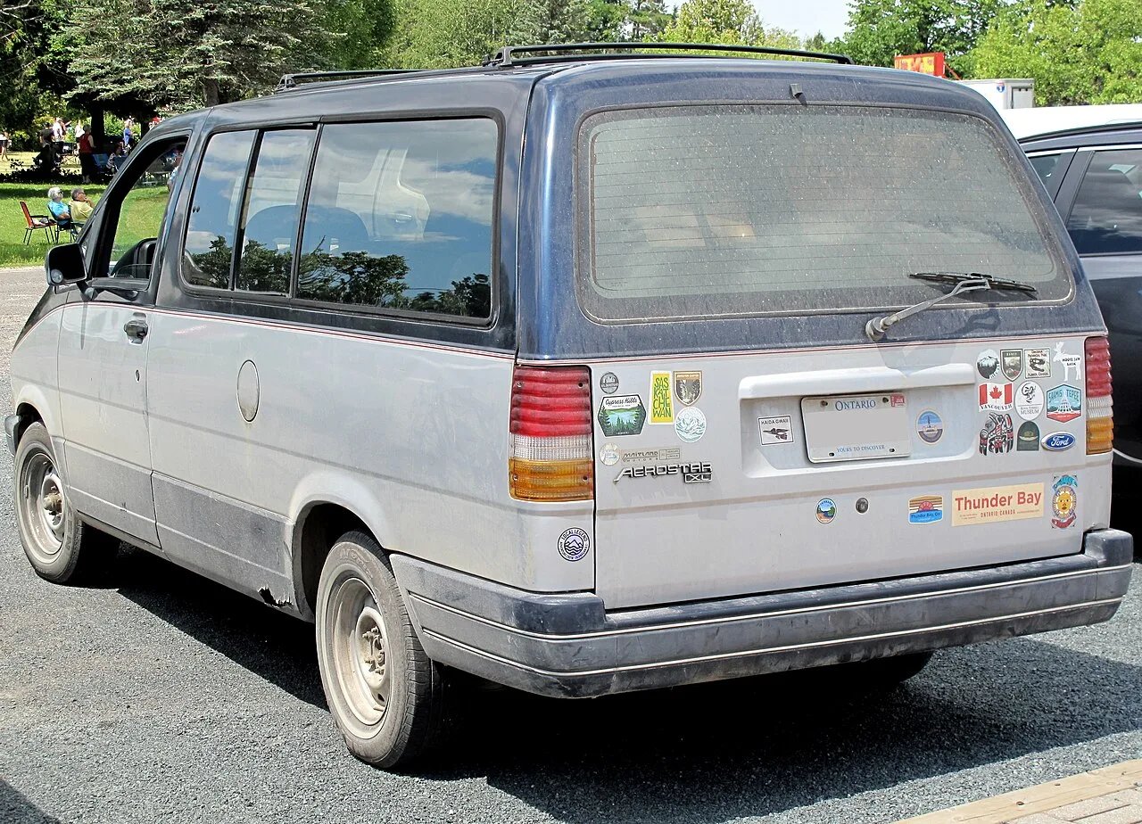 Ford Aerostar, rear