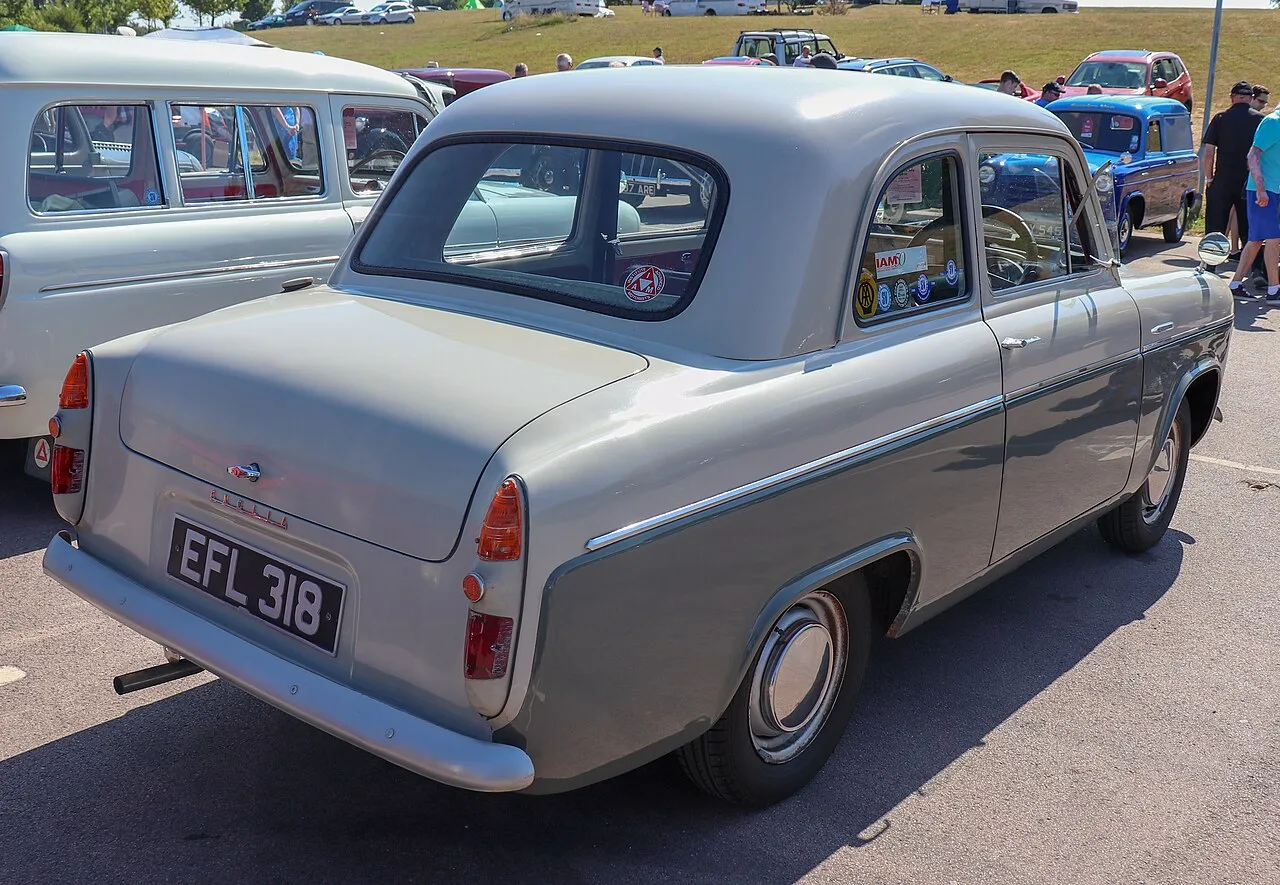 Ford Anglia 100E, rear
