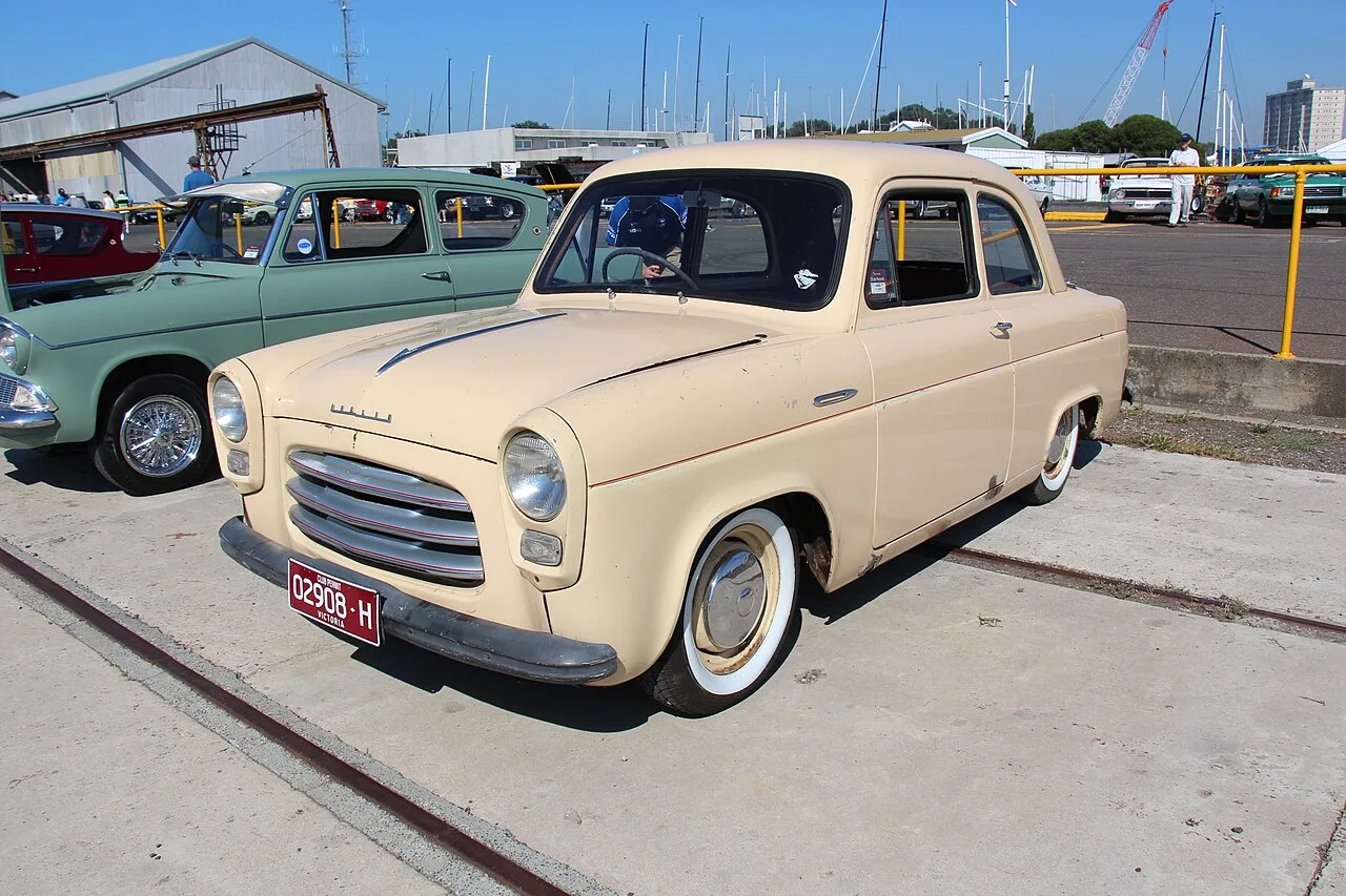 Ford Anglia 100E, side