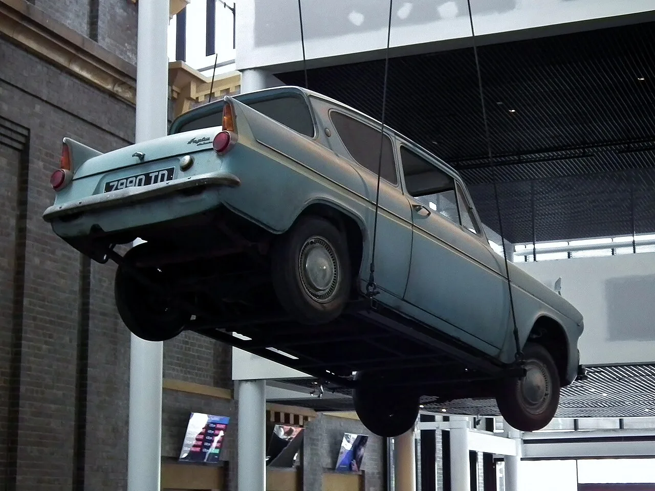 Ford Anglia E494A, interior