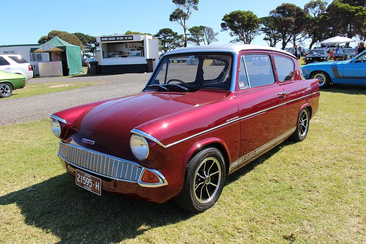 Ford Anglia Torino 105E, side