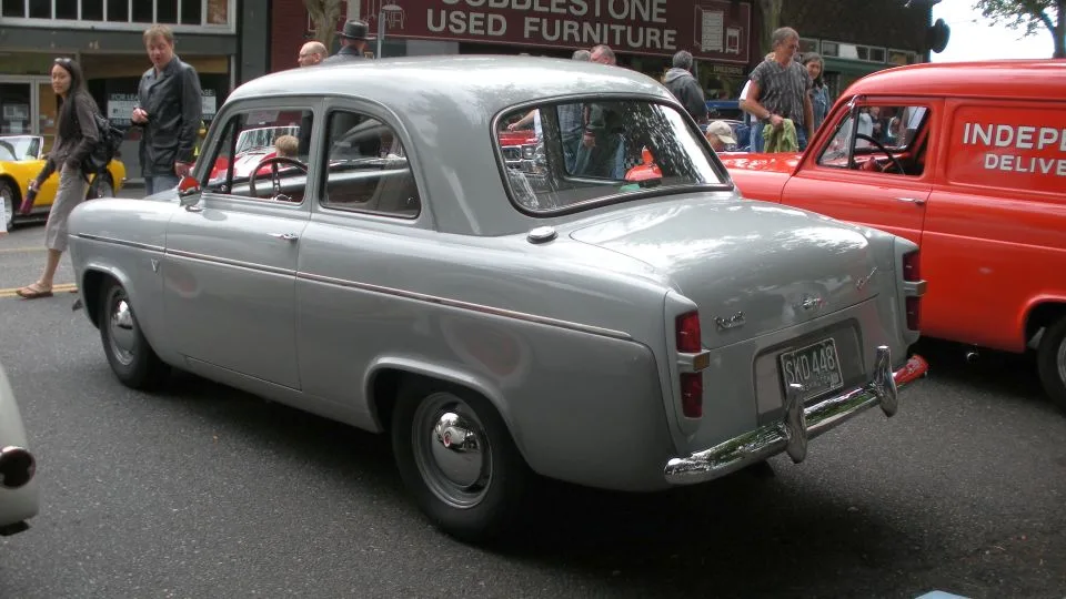 Ford Anglia E04A, side