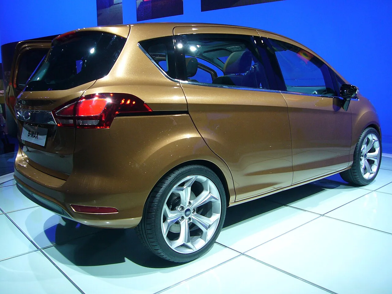 Ford B-Max B232, side