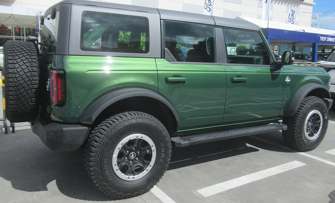Ford Bronco Raptor, side