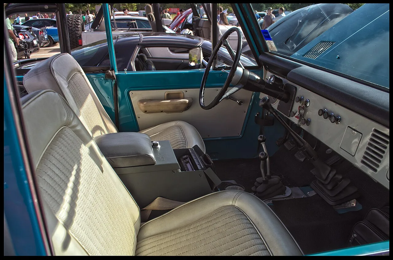 Ford Bronco third generation, interior