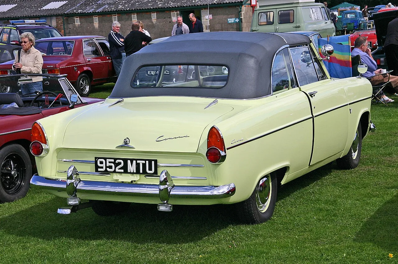 Ford Consul, rear