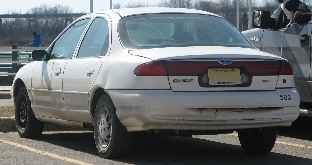 Ford Contour, rear