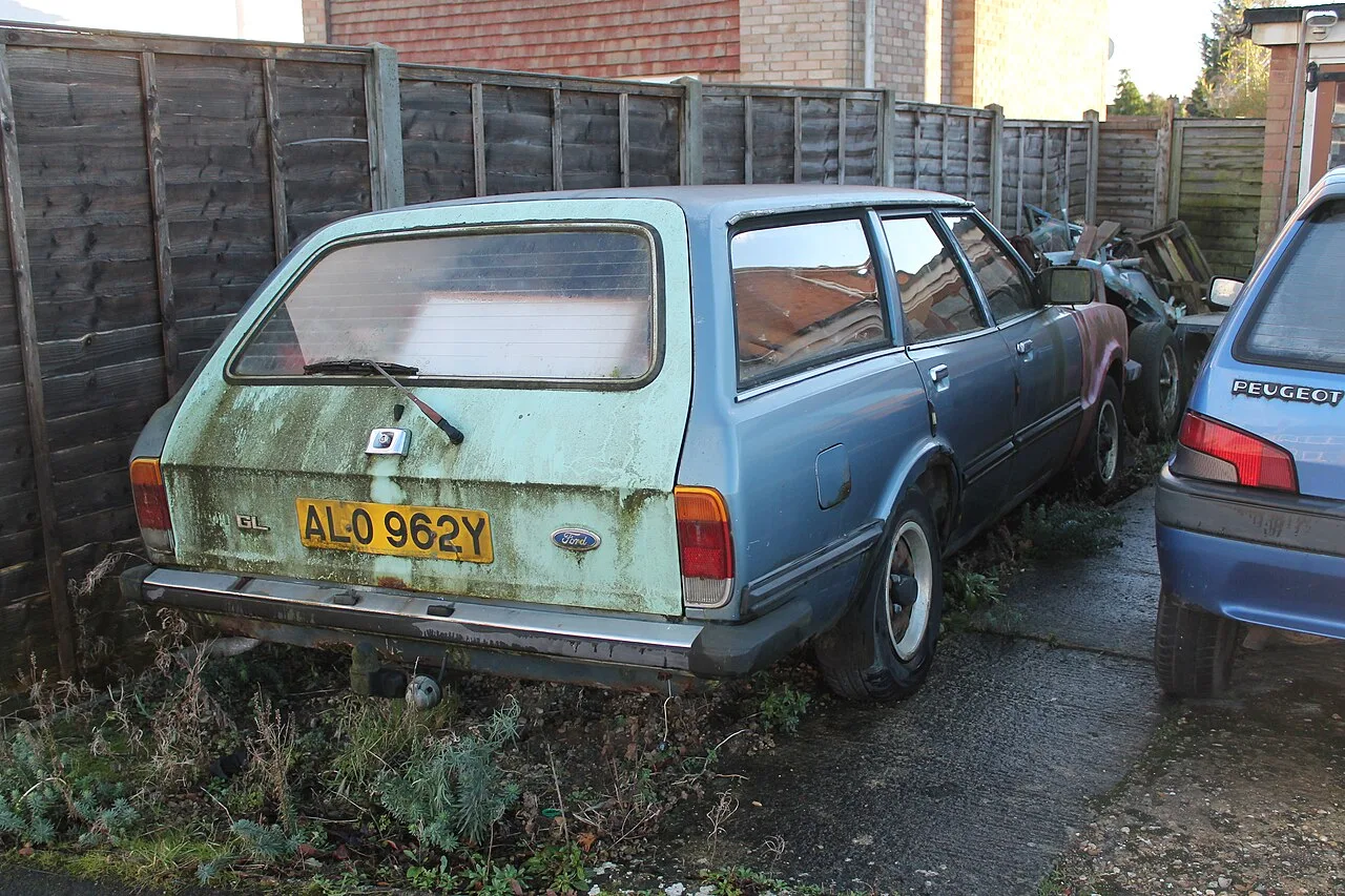 Ford Cortina Mark V, side