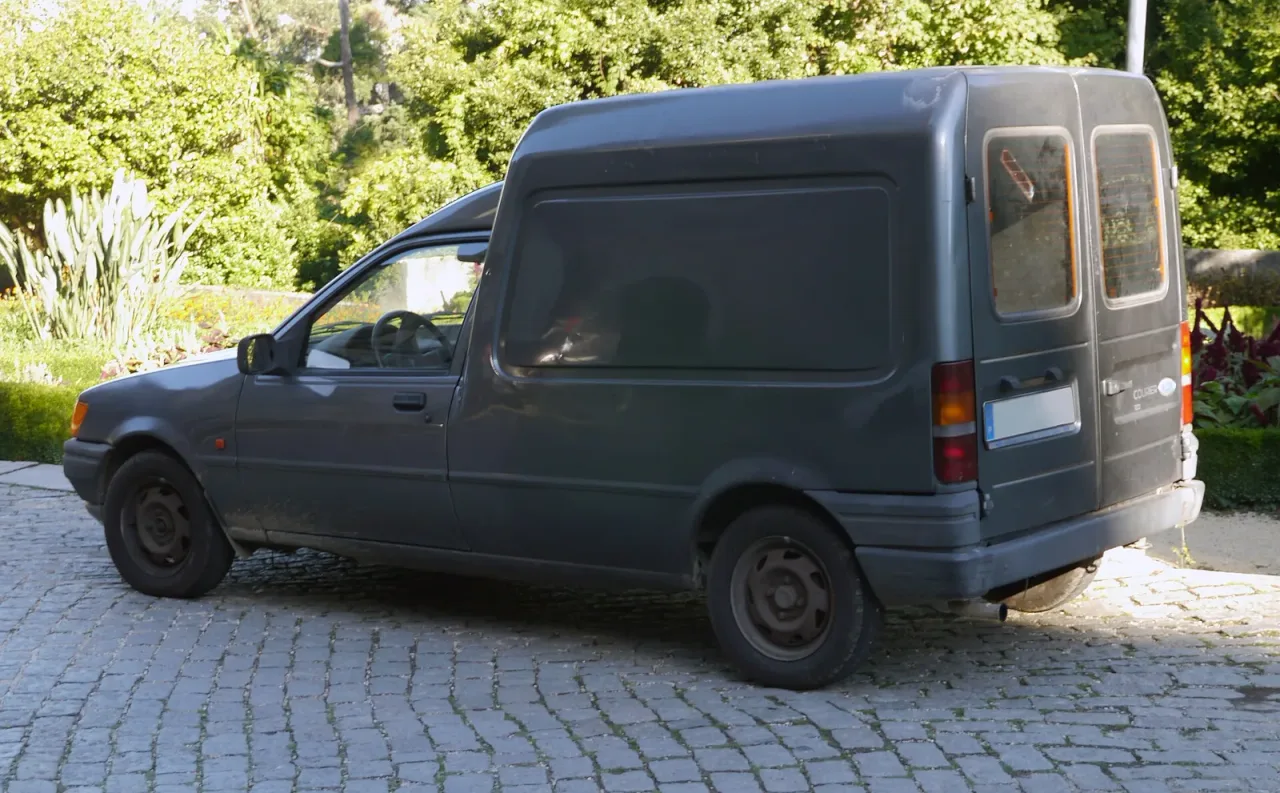 Ford Courier, side