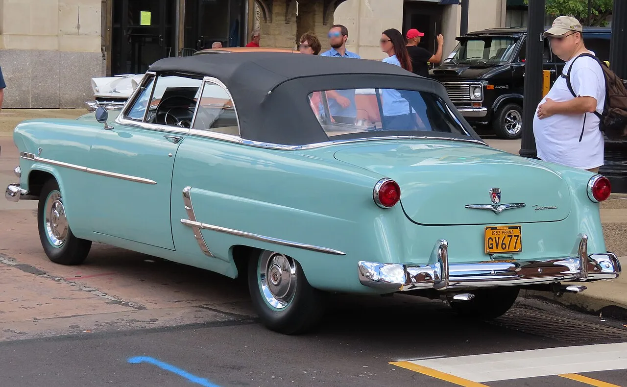 Ford Crestline, rear
