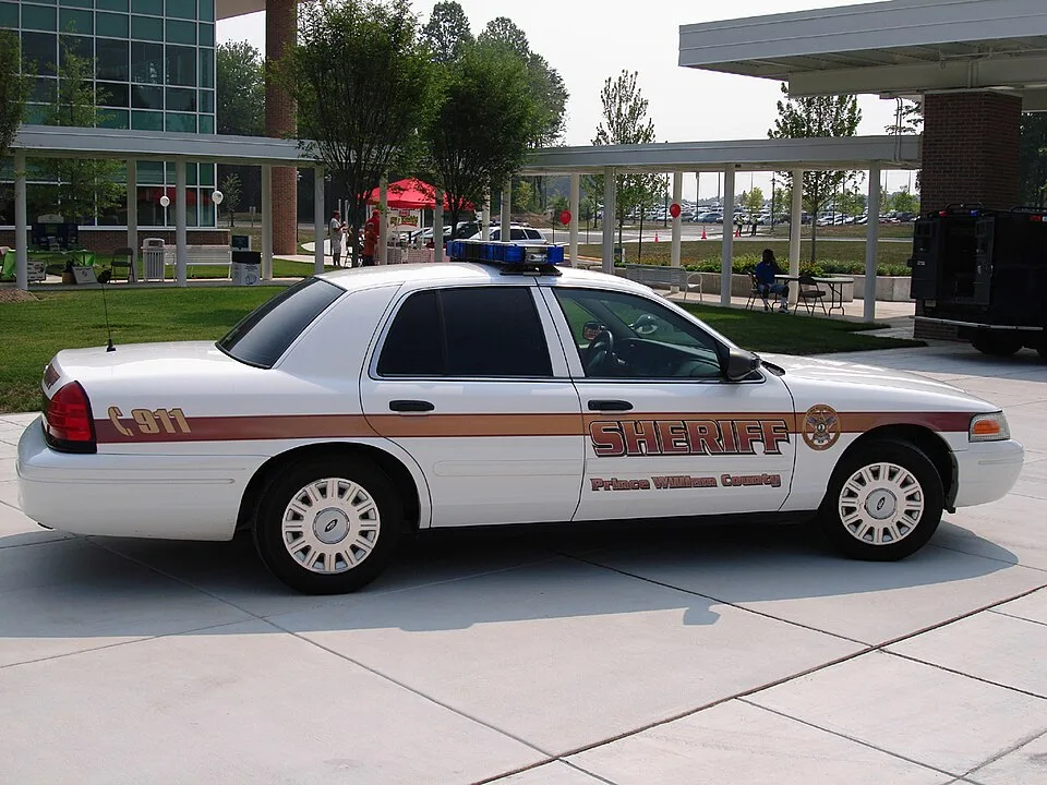 Ford Crown Victoria, side