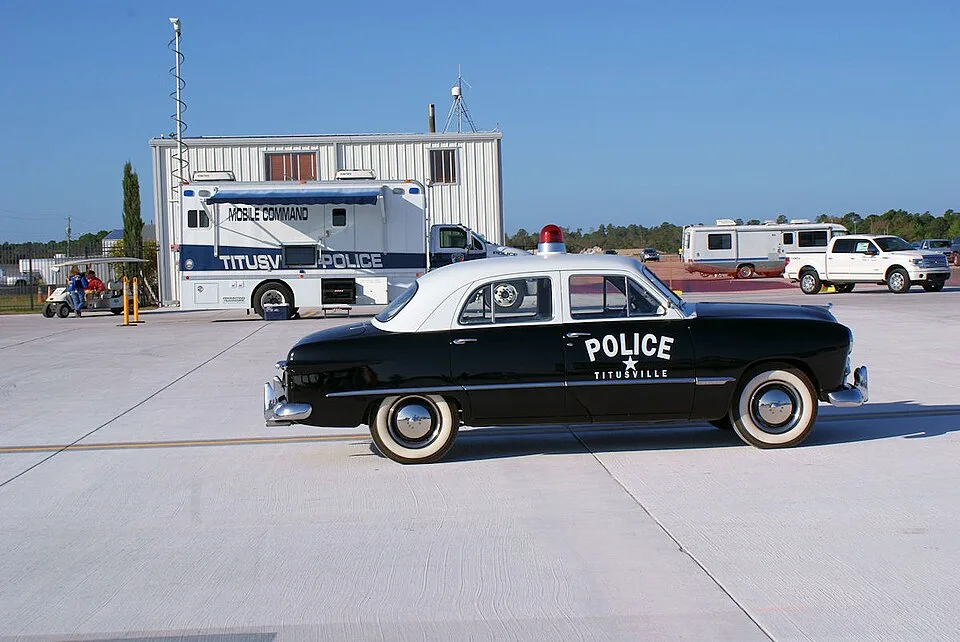 Ford Custom and Custom Deluxe, side