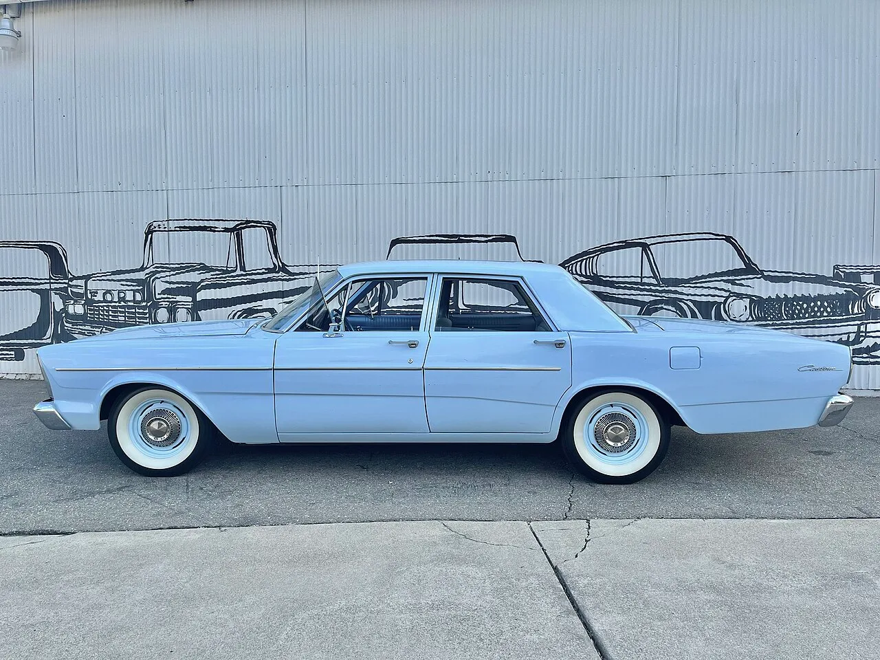 Ford Custom 300, side