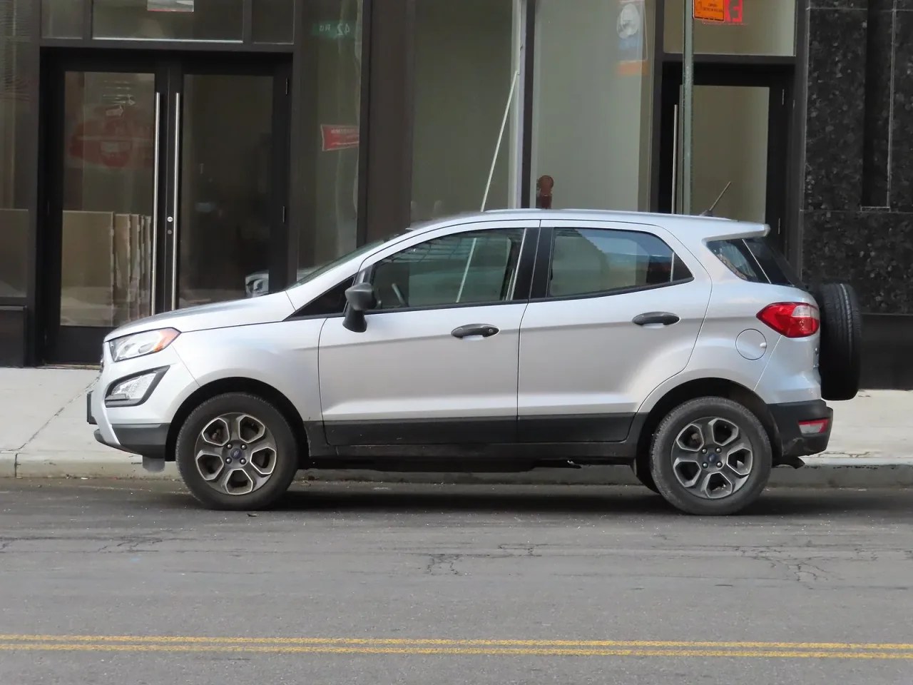 Ford EcoSport, side