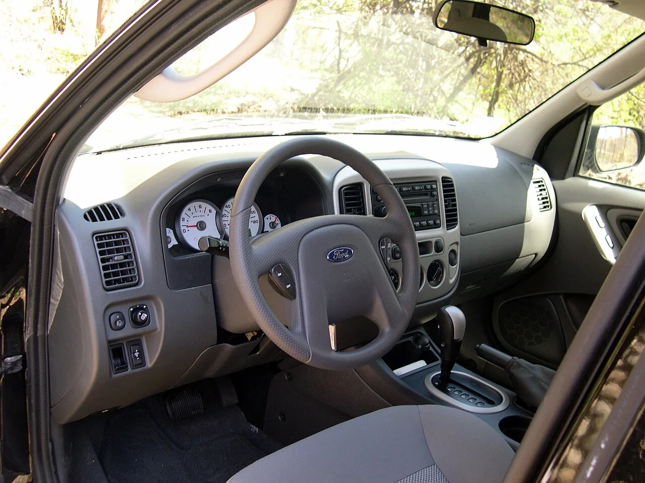 Ford Escape, interior