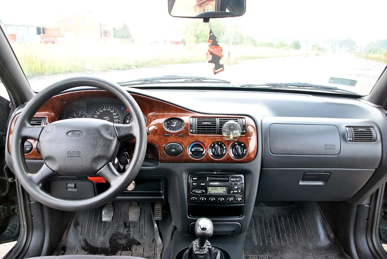 Ford Escort, interior