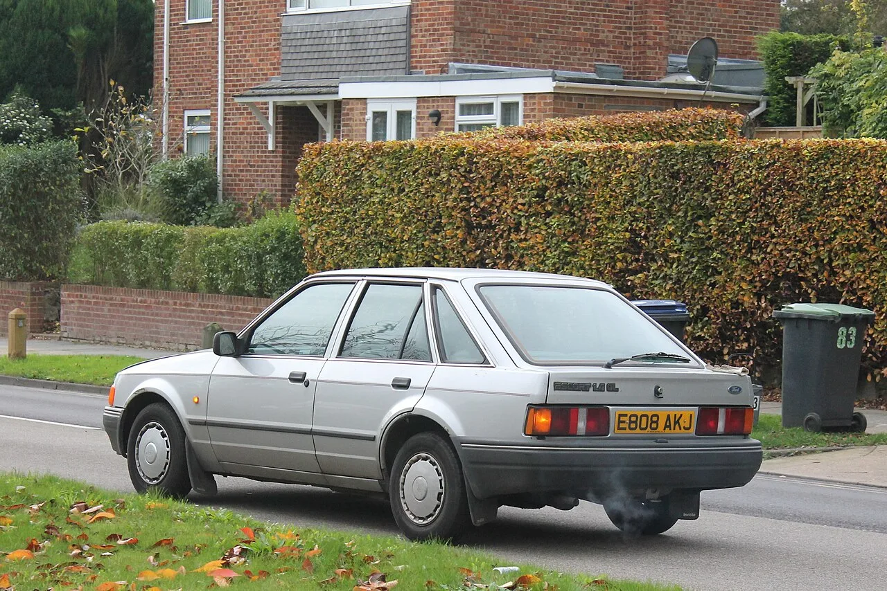 Ford Escort, side