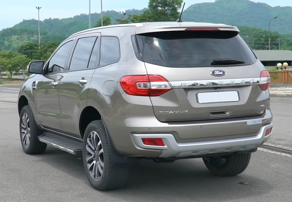 Ford Everest second generation, rear