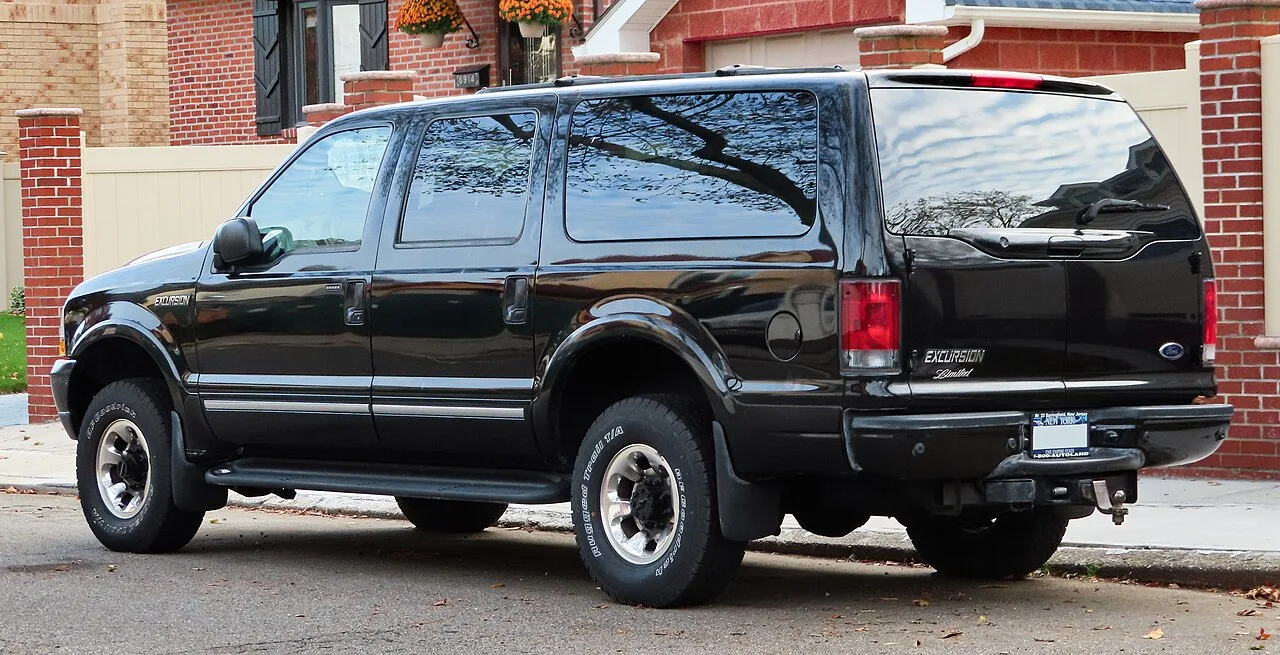 Ford Excursion, rear