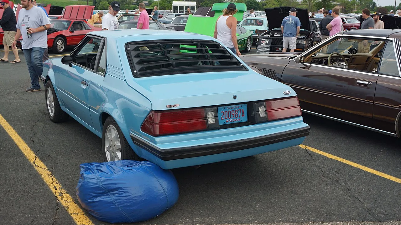 Ford EXP, rear