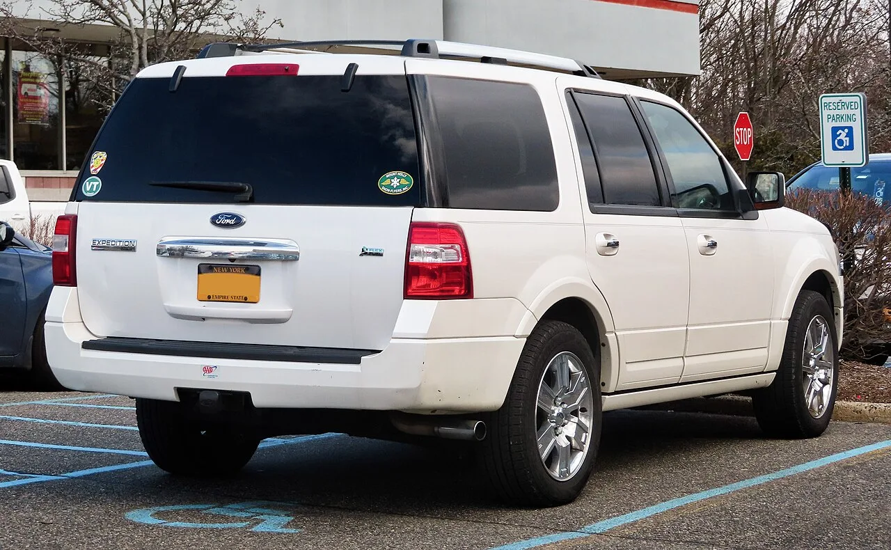 Ford Expedition, rear