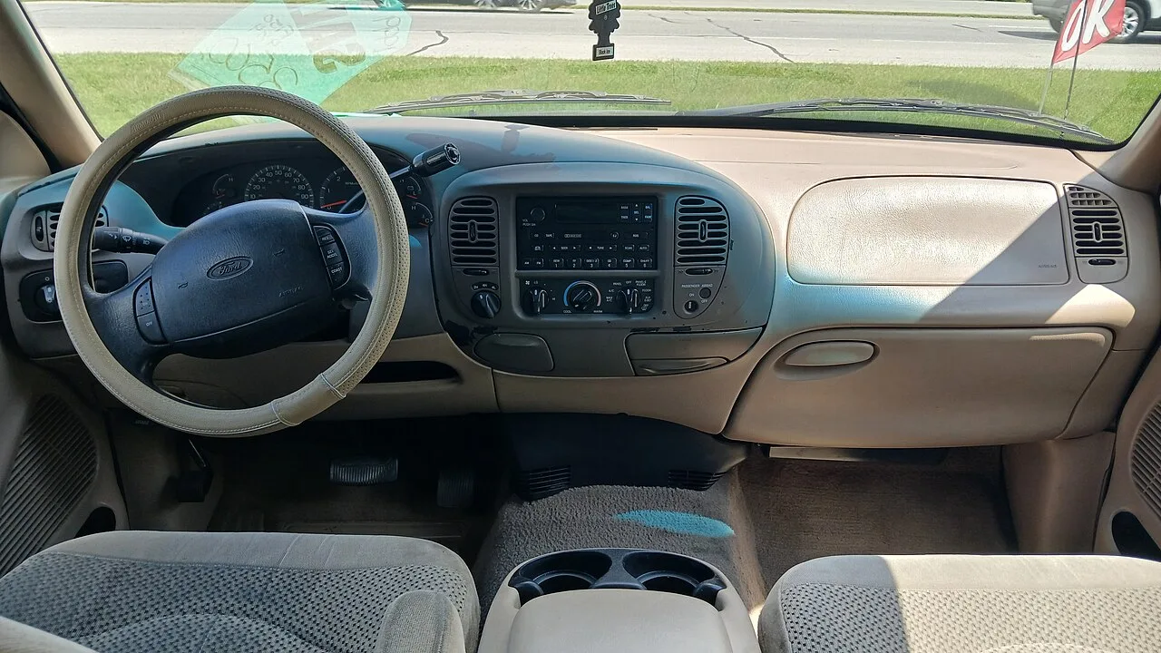 Ford F-150 tenth generation, interior