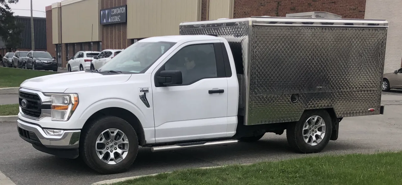 Ford F-150 tenth generation, side