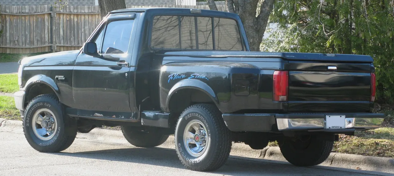 Ford F150, side
