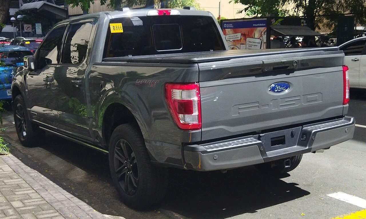 Ford F150, rear