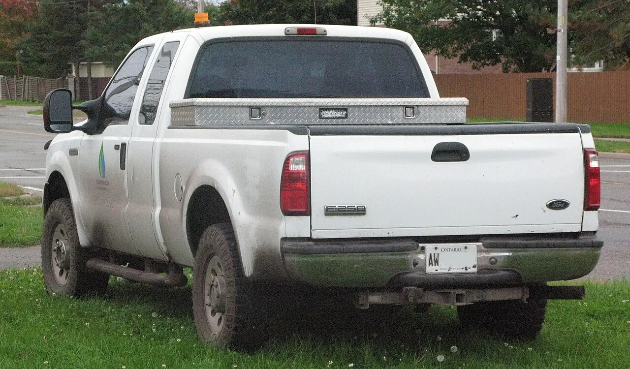 Ford F250, rear