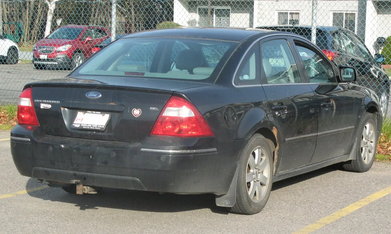 Ford Five Hundred, rear