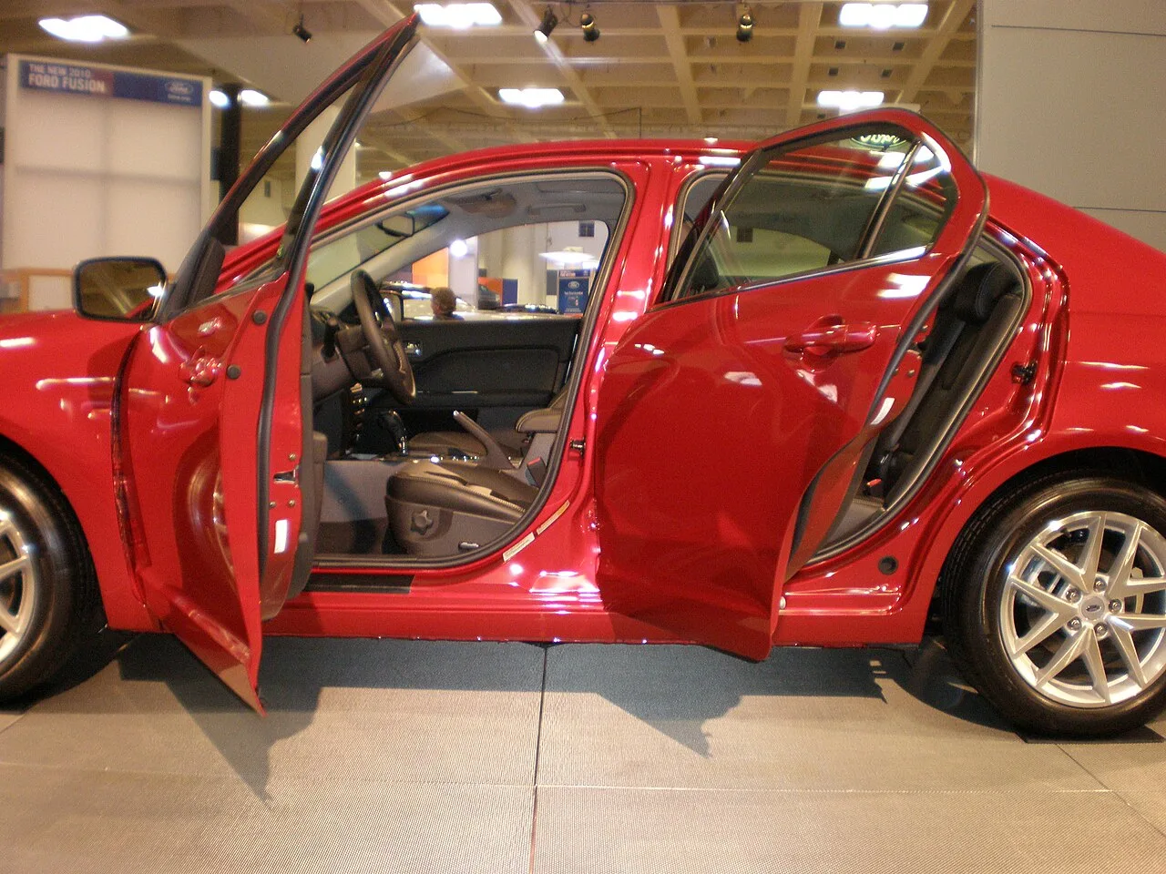 Ford Fusion, side