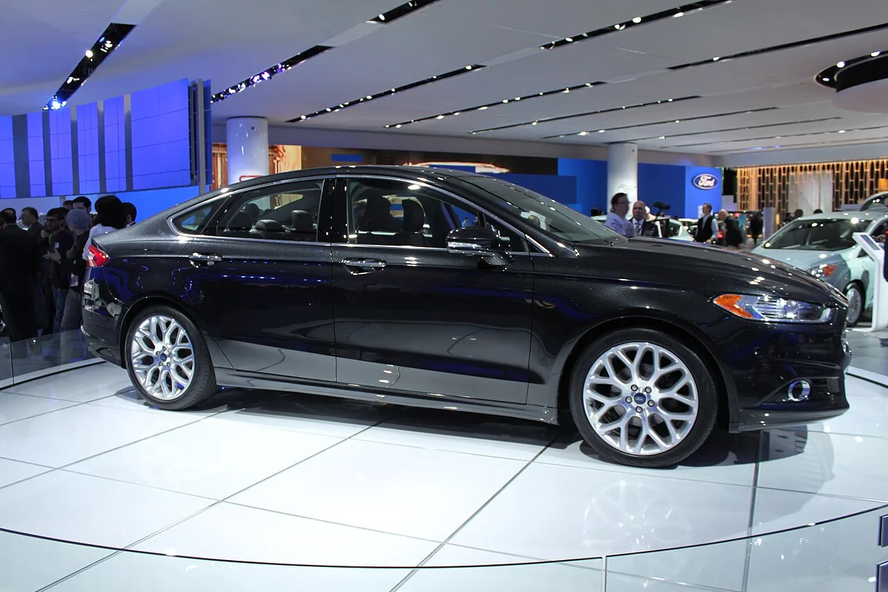 Ford Fusion, side