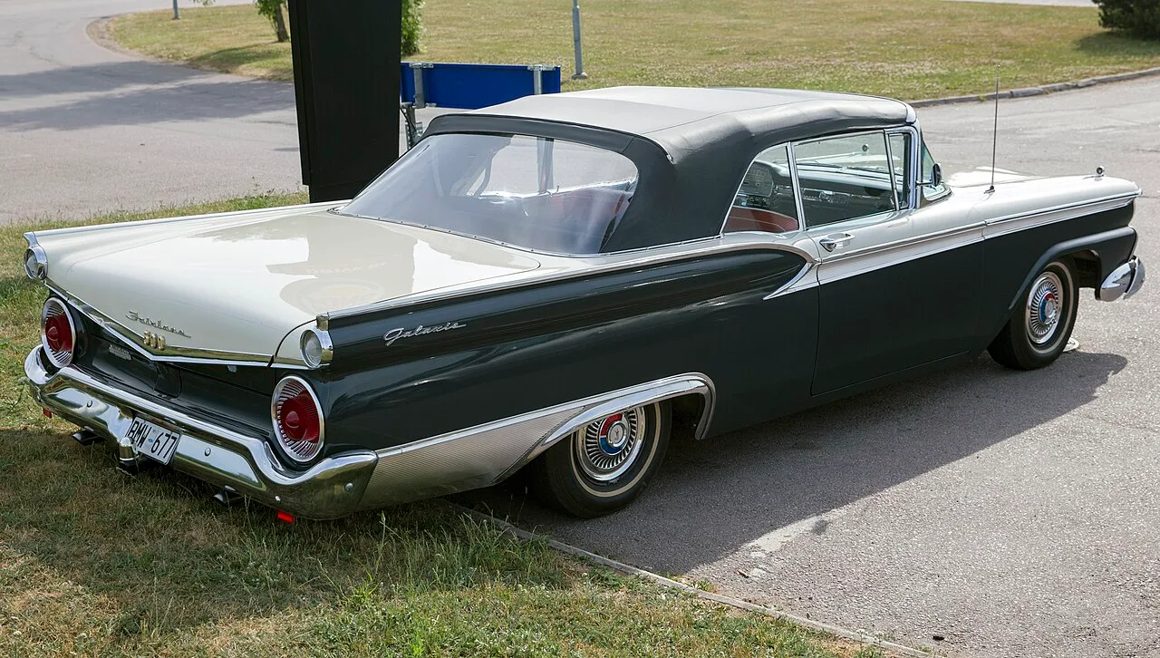Ford Galaxie, rear